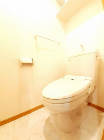 コンパクトで使いやすいトイレです