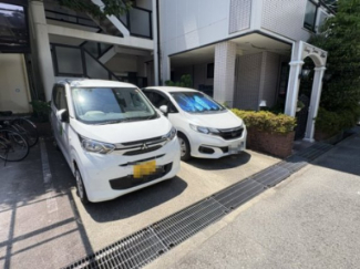 駐車場があるので、車を買う予定の方も安心です