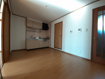 ゆったり過ごせる居間です