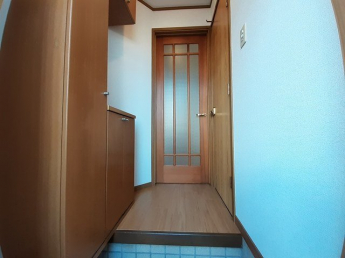 毎日通る玄関はこちらです