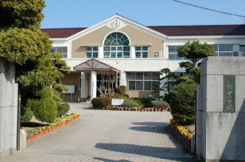 伊予市立郡中小学校まで430m