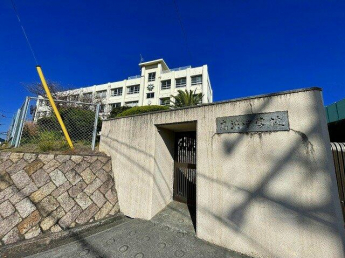 松山市立 高浜中学校まで1250m