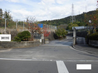 松山市立桑原中学校まで1583m