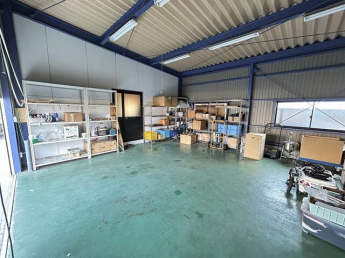 新居浜市萩生の倉庫の画像