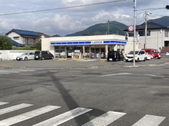 ローソン松山東野二丁目店まで496m
