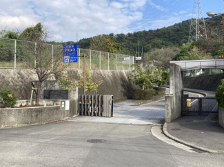 松山市立桑原中学校まで1206m