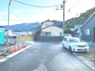 【前面道路含む現地写真】