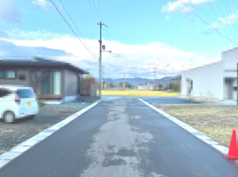 【前面道路含む現地写真】