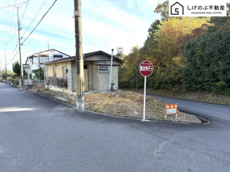建築条件なし
約57坪
角地
前面道路　6ｍ以上