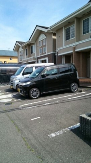 車をお持ちの方に嬉しい駐車場付きの物件です