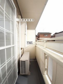 お洗濯にも便利なバルコニー付き