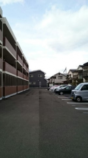 車をお持ちの方に嬉しい駐車場付きの物件です