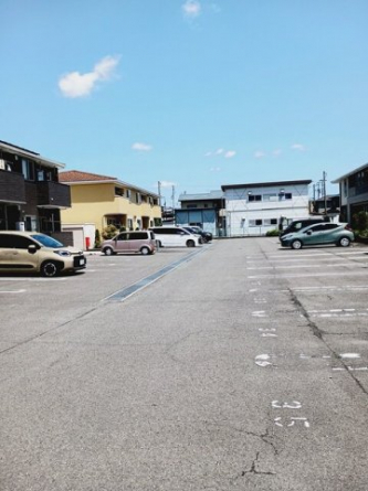 駐車場があるので、車を買う予定の方も安心です