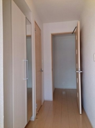 収納もある玄関です