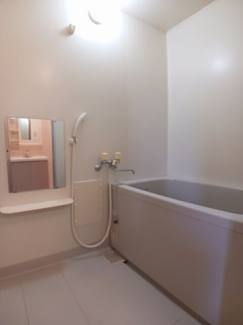 コンパクトで使いやすいお風呂です