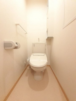 ゆったりとした空間のトイレです