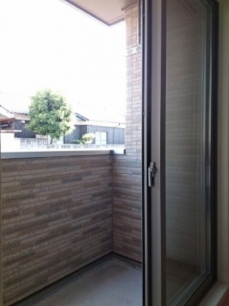 バルコニーからの眺めを楽しみながら食事をしませんか