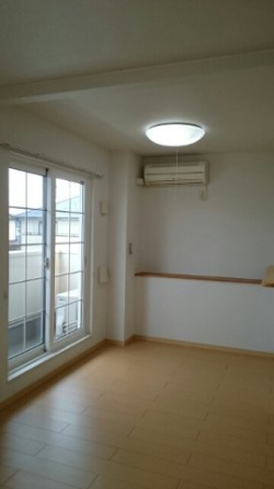 ゆったり過ごせる居間です