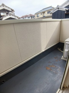 バルコニーからの眺めを楽しみながら食事をしませんか