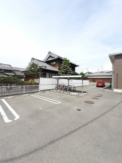 駐車場があるので、車を買う予定の方も安心です