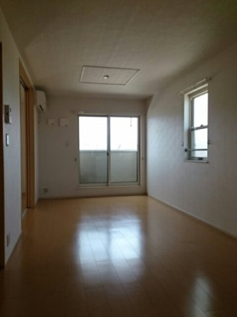 ゆったり過ごせる居間です