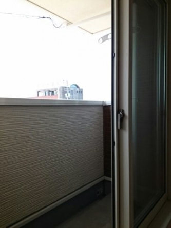 開放的で明るい空間を演出してくれるバルコニーです