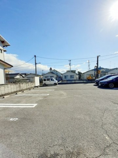 駐車場があるので、車を買う予定の方も安心です