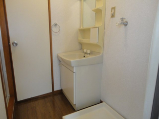 明るい洗面所です