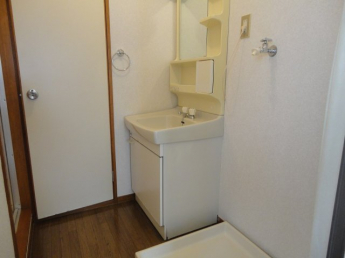 明るい洗面所です