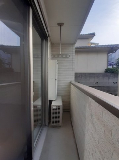 外からの目が気にならないバルコニーで洗濯物が干せます