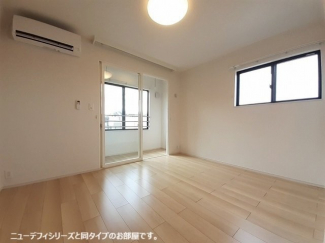 明るい色調の室内です