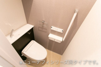 ゆったりとした空間のトイレです
