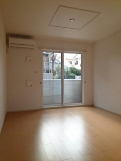 明るい色調の室内です