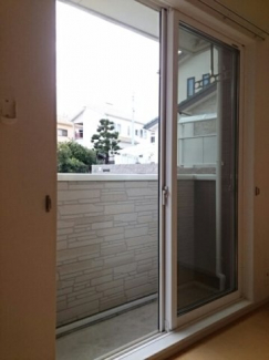 バルコニーからの眺めを楽しみながら食事をしませんか