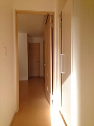 明るい玄関です