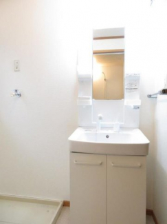 明るい洗面所です