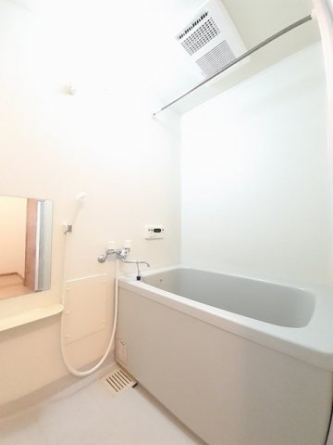 日々の疲れを癒すお風呂付です