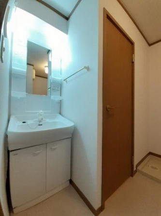 明るい洗面所です