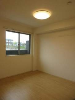 明るい色調の室内です