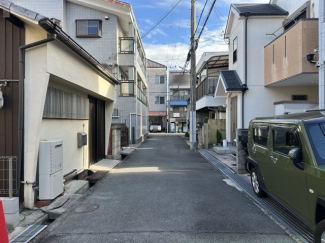 【前面道路含む現地写真】