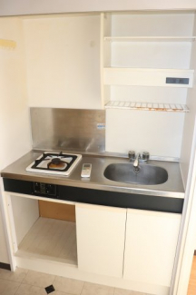 ガスコンロのキッチンです。熱源は都市ガスです。