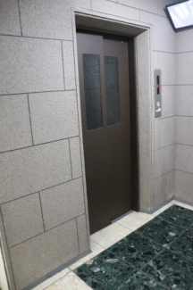 エレベーターもきれいです。