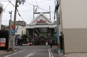 東に100ｍで西二階町商店街、北に950ｍで姫路城の好立地です。