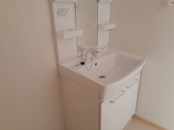 明るい洗面所です