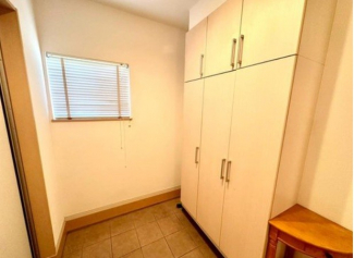 玄関には大きなシューズボックス