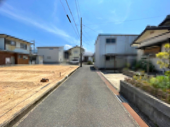 【前面道路含む現地写真】