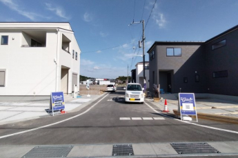 【前面道路含む現地写真】