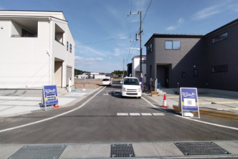 【前面道路含む現地写真】