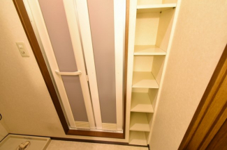 洗面室にも収納