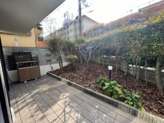 １階　テラス付き庭